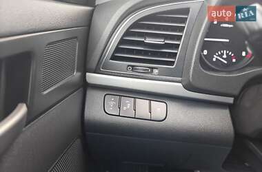 Седан Hyundai Elantra 2016 в 