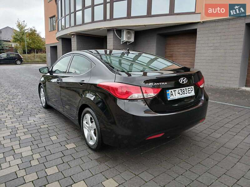 Седан Hyundai Elantra 2012 в Ивано-Франковске