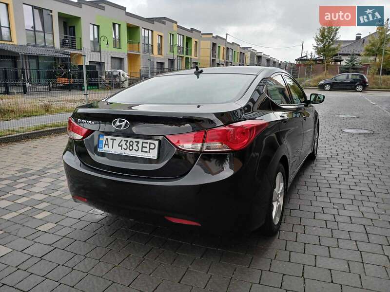 Седан Hyundai Elantra 2012 в Ивано-Франковске