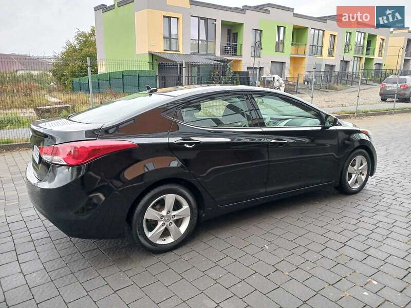 Седан Hyundai Elantra 2012 в Ивано-Франковске