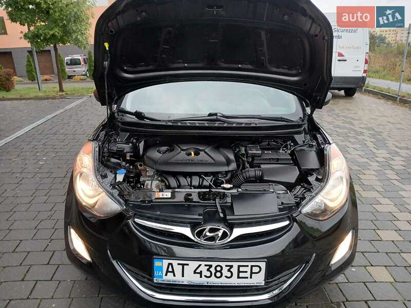 Седан Hyundai Elantra 2012 в Ивано-Франковске