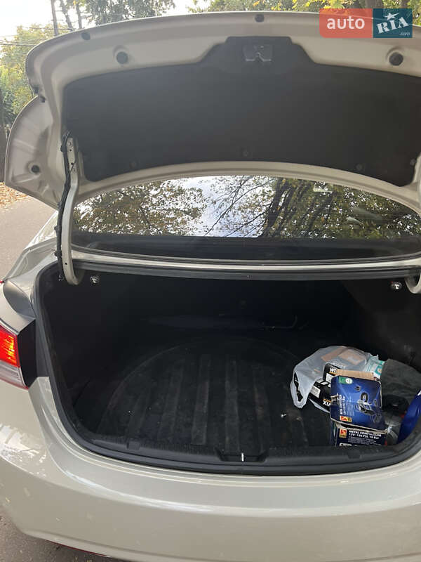 Седан Hyundai Elantra 2012 в Киеве фото 31 Седан Hyundai Elantra 2012 в Киеве