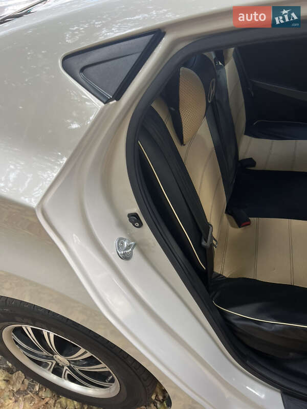 Седан Hyundai Elantra 2012 в Киеве фото 21 Седан Hyundai Elantra 2012 в Киеве