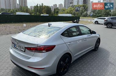 Седан Hyundai Elantra 2017 в 