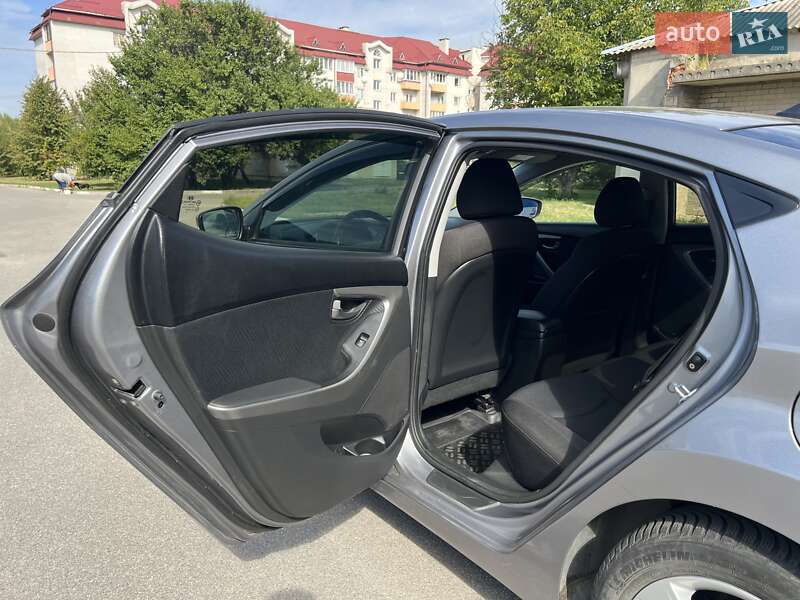 Седан Hyundai Elantra 2013 в Богуславе