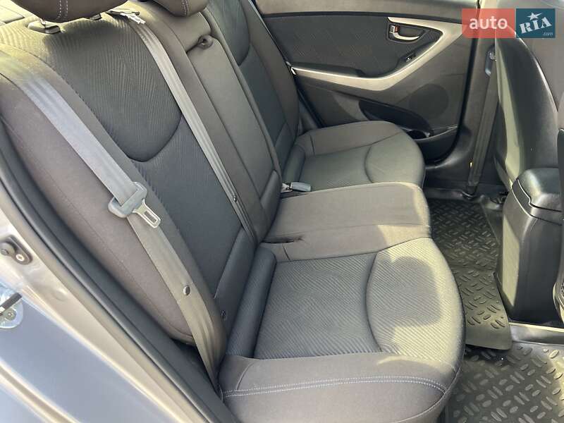 Седан Hyundai Elantra 2013 в Богуславе