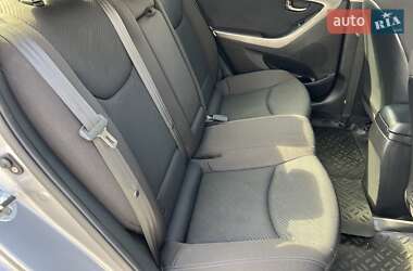 Седан Hyundai Elantra 2013 в 