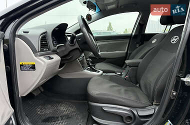 Седан Hyundai Elantra 2017 в 