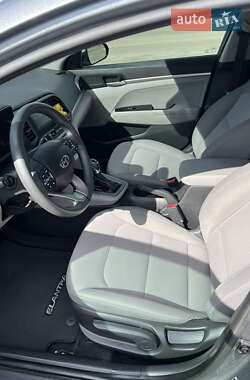 Седан Hyundai Elantra 2018 в 