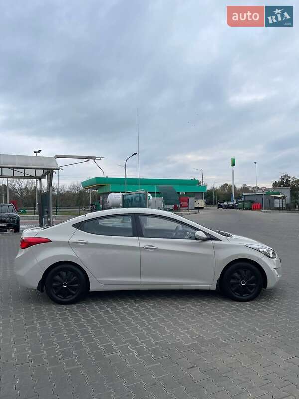 Седан Hyundai Elantra 2013 в Киеве