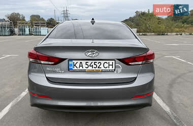 Седан Hyundai Elantra 2018 в 