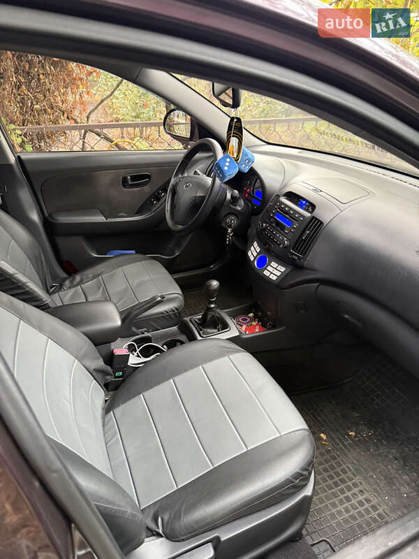 Седан Hyundai Elantra 2008 в Овидиополе
