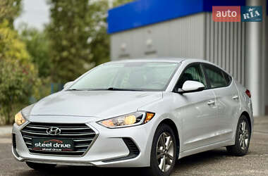 Седан Hyundai Elantra 2017 в 