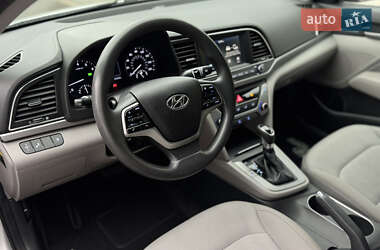 Седан Hyundai Elantra 2017 в 