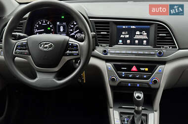 Седан Hyundai Elantra 2017 в 