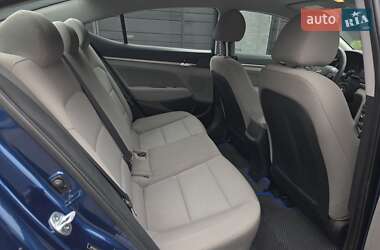 Седан Hyundai Elantra 2018 в 