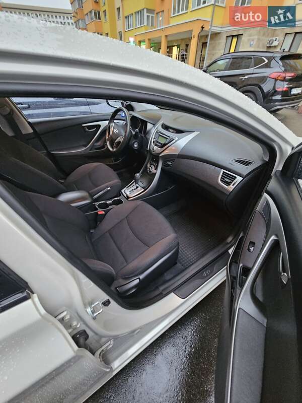 Седан Hyundai Elantra 2013 в Киеве