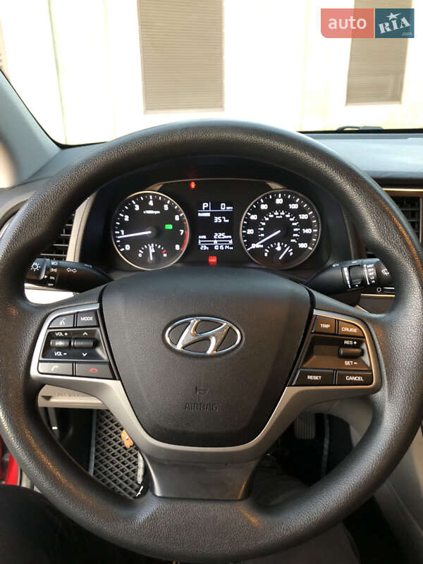 Седан Hyundai Elantra 2017 в Николаеве