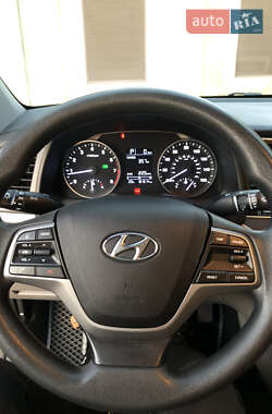 Седан Hyundai Elantra 2017 в 
