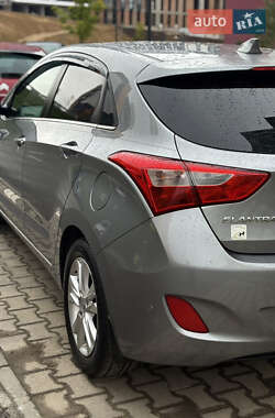 Хэтчбек Hyundai Elantra 2013 в 