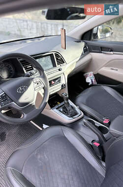 Седан Hyundai Elantra 2016 в 