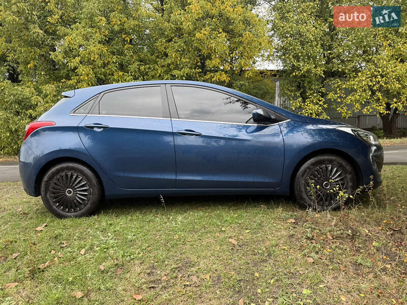 Хэтчбек Hyundai Elantra 2015 в Тальном