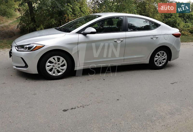 Седан Hyundai Elantra 2018 в Киеве