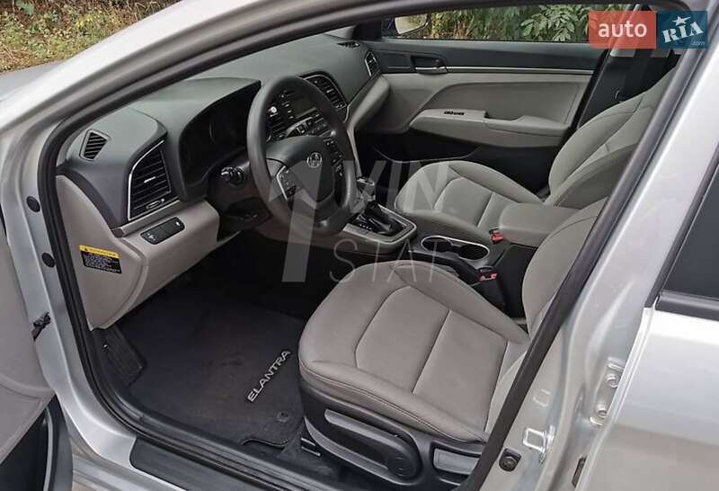 Седан Hyundai Elantra 2018 в Киеве