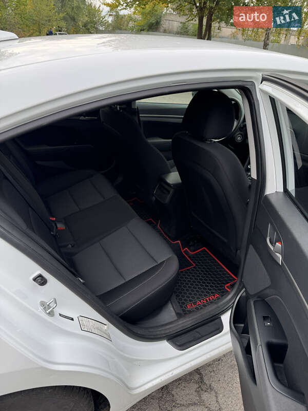 Седан Hyundai Elantra 2018 в Кременчуге