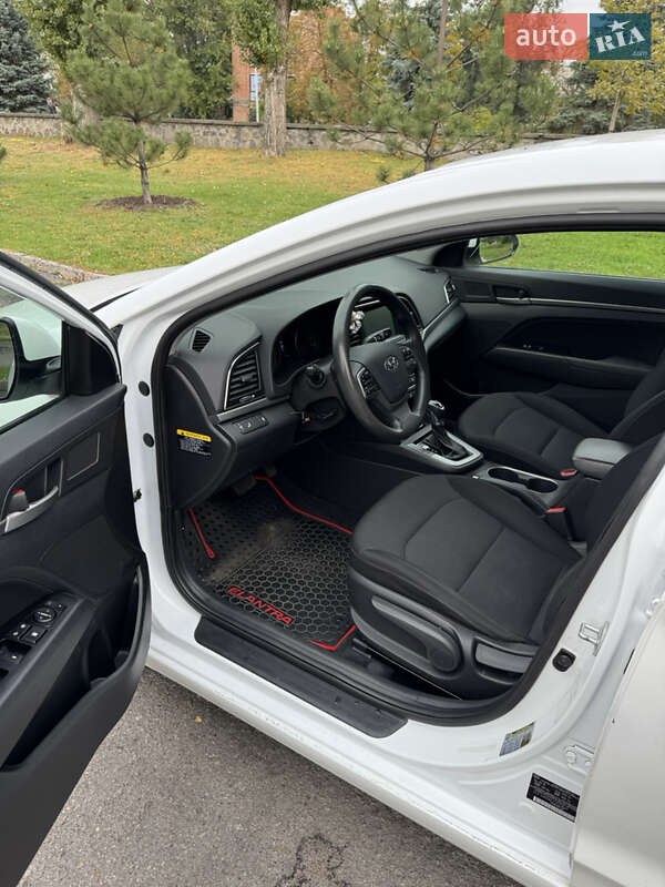 Седан Hyundai Elantra 2018 в Кременчуге