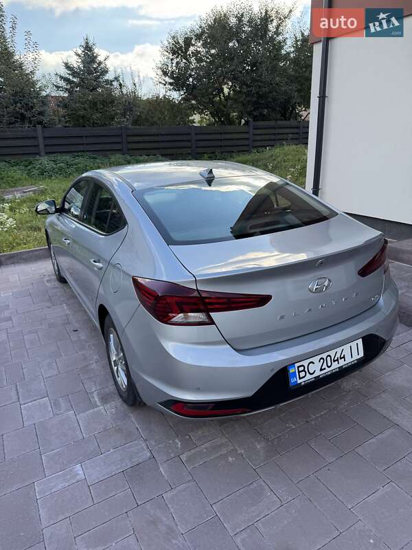 Седан Hyundai Elantra 2019 в Львові