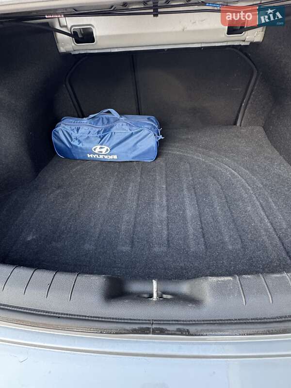 Седан Hyundai Elantra 2019 в Львові