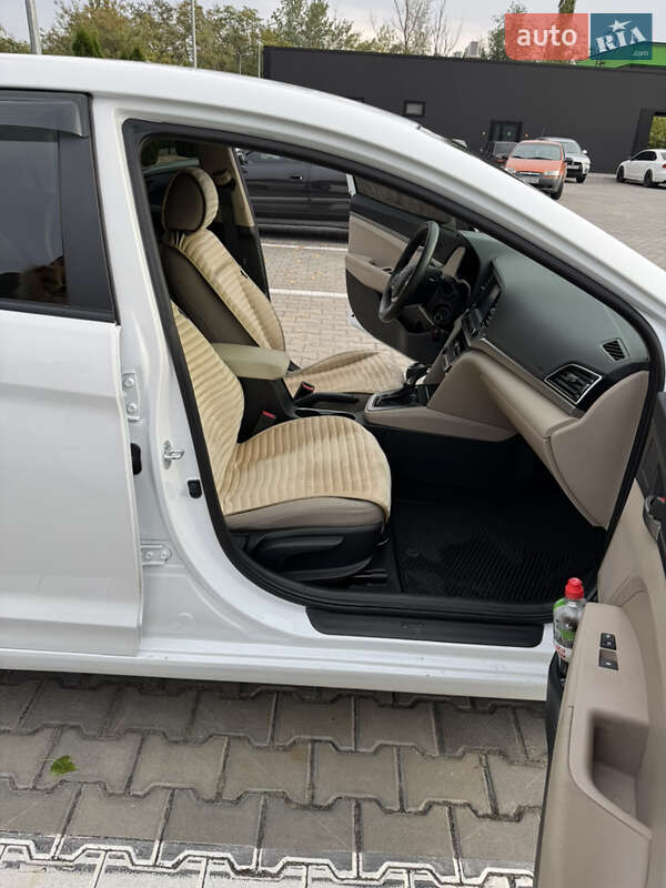 Седан Hyundai Elantra 2018 в Кременчуге