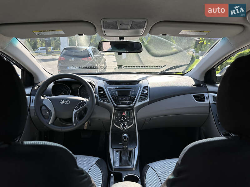 Седан Hyundai Elantra 2014 в Днепре