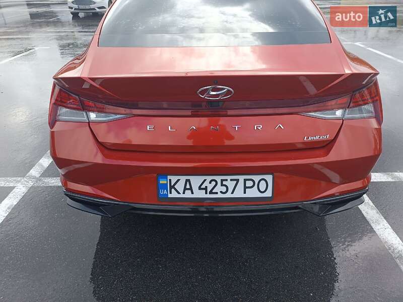 Седан Hyundai Elantra 2022 в Києві
