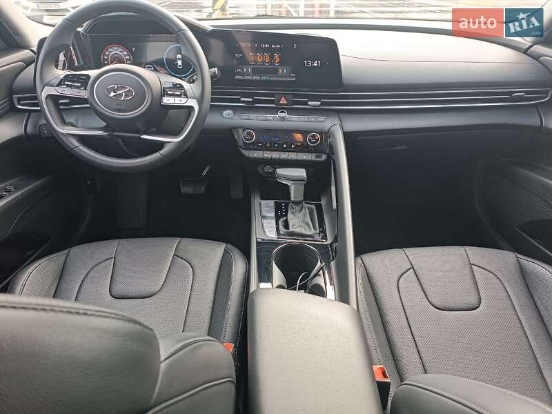 Седан Hyundai Elantra 2022 в Києві