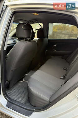 Седан Hyundai Elantra 2010 в  фото 10 Седан Hyundai Elantra 2010 в
