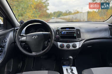 Седан Hyundai Elantra 2010 в  фото 8 Седан Hyundai Elantra 2010 в