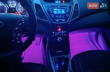 Седан Hyundai Elantra 2013 в 