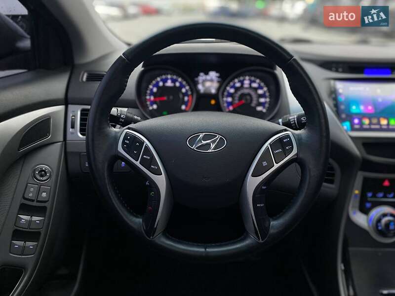 Седан Hyundai Elantra 2011 в Киеве