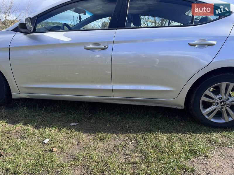 Седан Hyundai Elantra 2017 в Ирпене