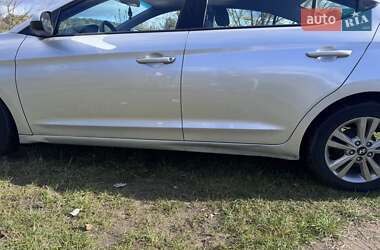Седан Hyundai Elantra 2017 в 
