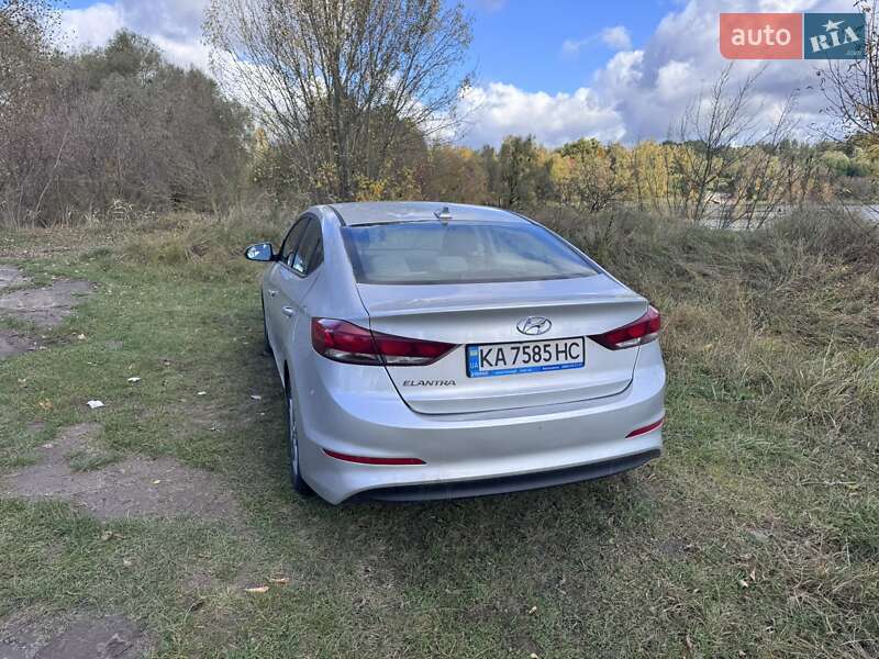 Седан Hyundai Elantra 2017 в Ирпене