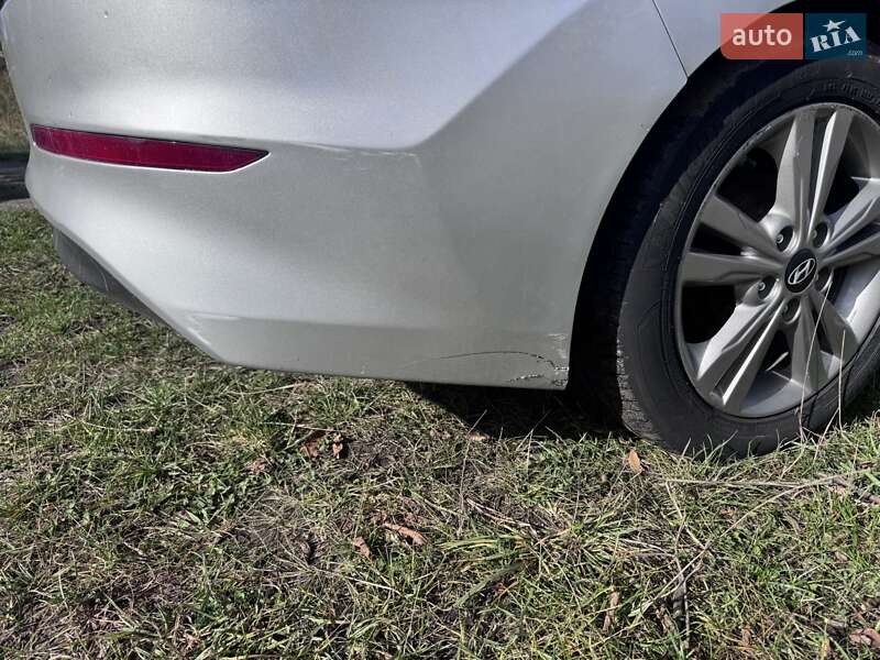Седан Hyundai Elantra 2017 в Ирпене