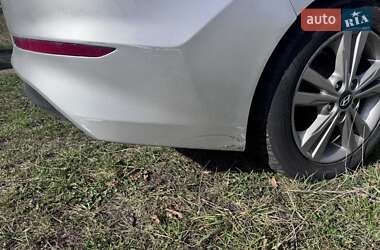 Седан Hyundai Elantra 2017 в 