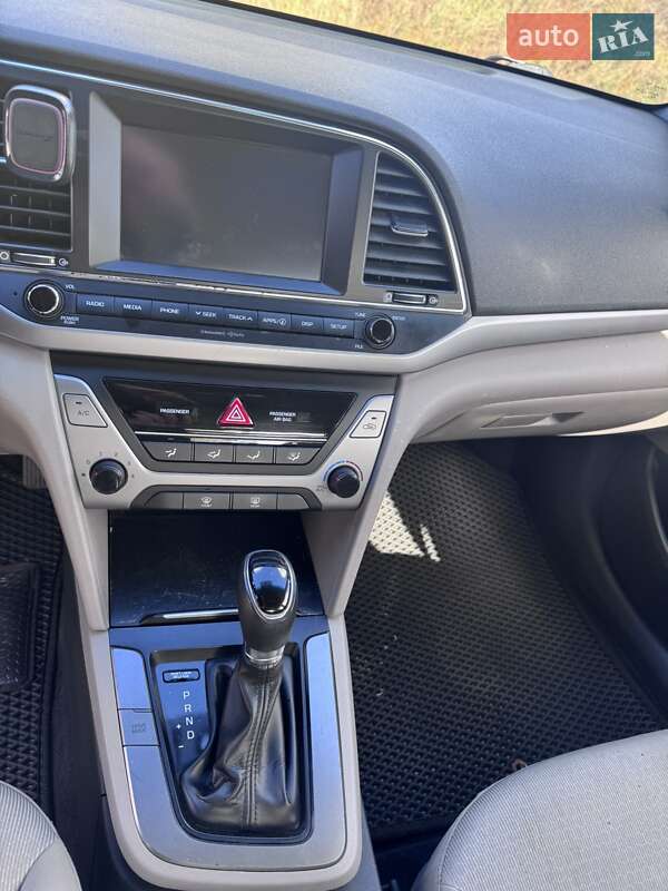 Седан Hyundai Elantra 2017 в Ирпене