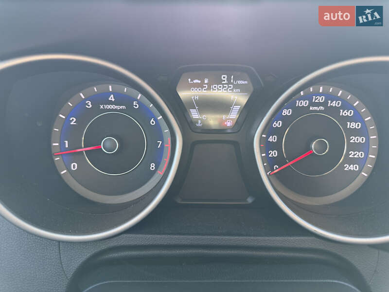 Седан Hyundai Elantra 2013 в Києві