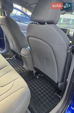 Седан Hyundai Elantra 2023 в 