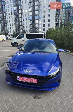 Седан Hyundai Elantra 2023 в 