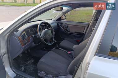 Седан Hyundai Elantra 2002 в  фото 10 Седан Hyundai Elantra 2002 в